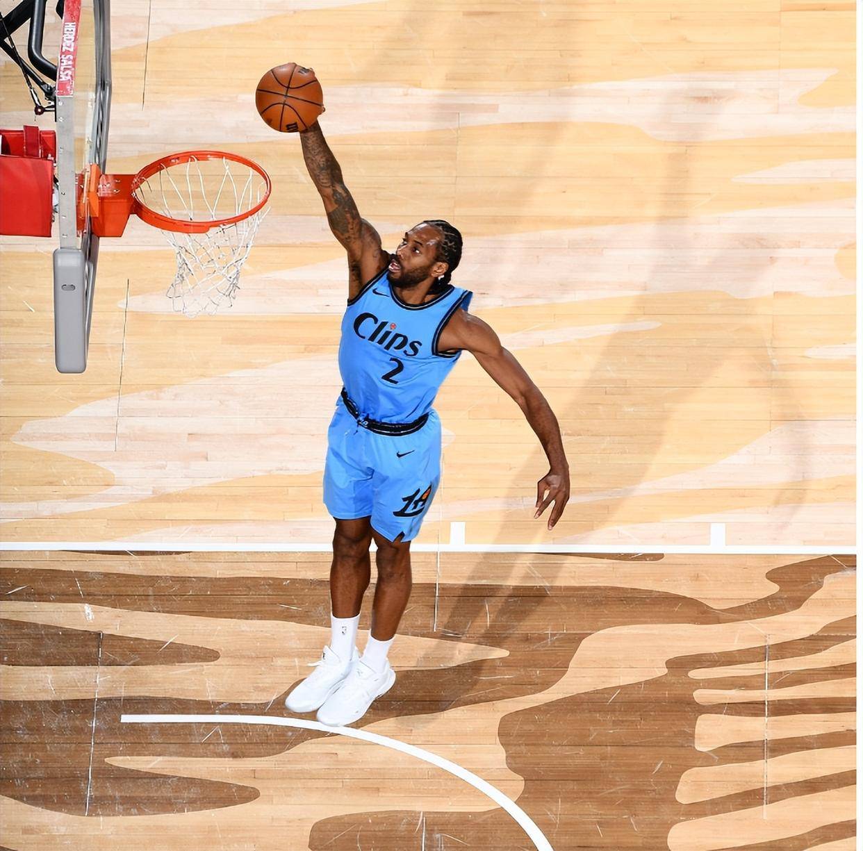 快船遭遇阻击，莱昂纳德表现抢眼的简单介绍