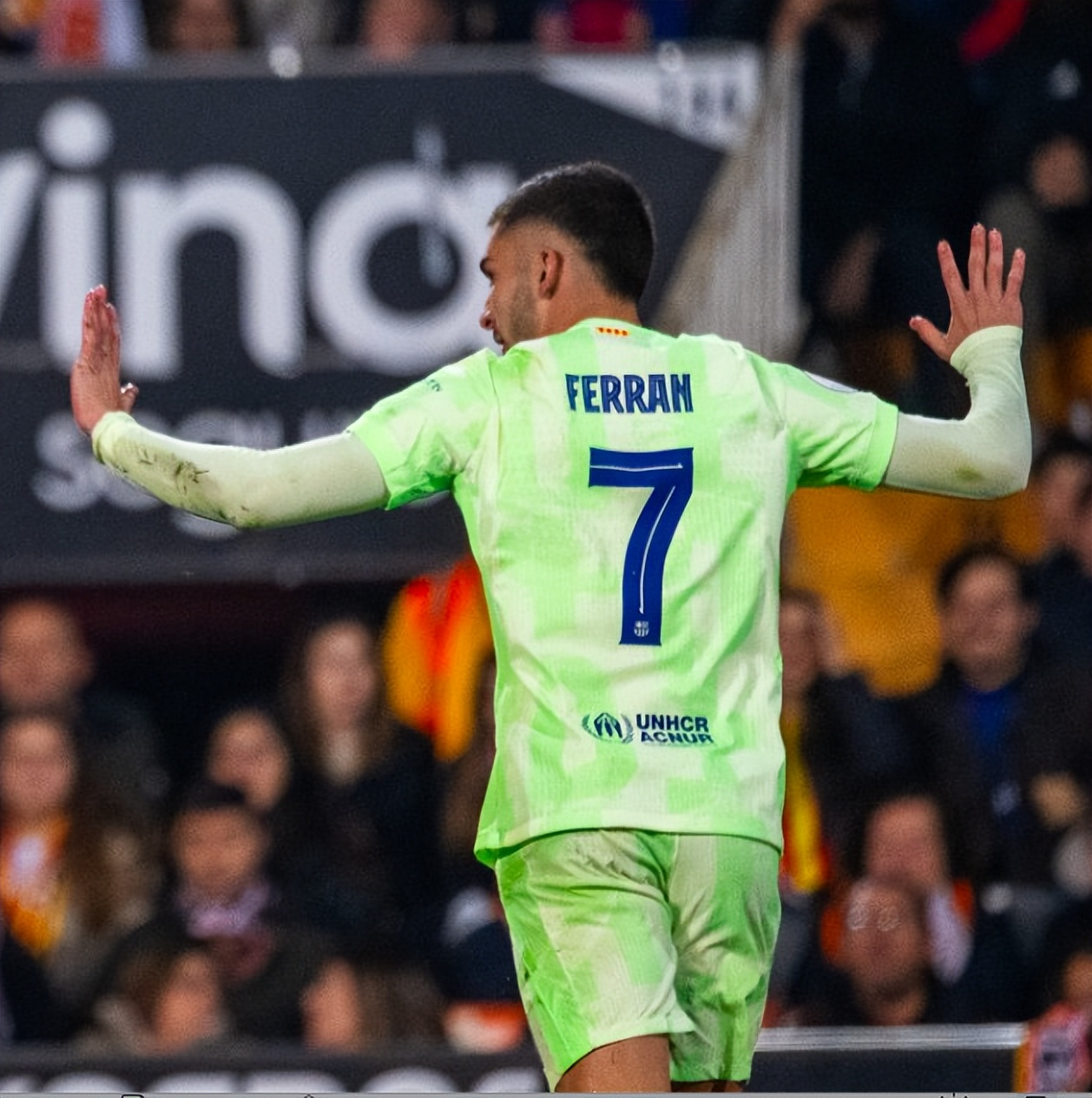 半岛体育app下载地址-巴伦西亚豪取三分，较劲五强争霸的简单介绍