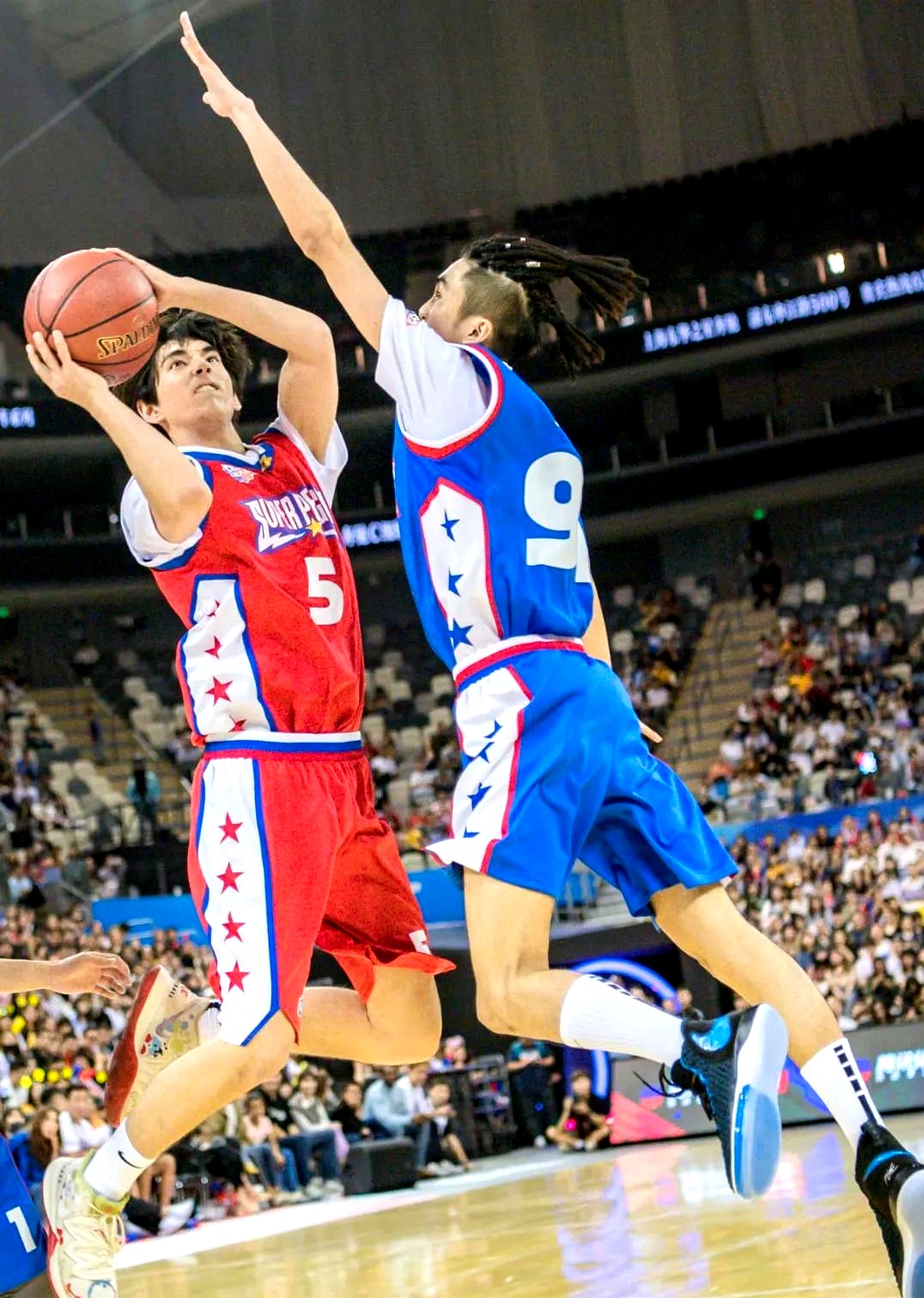 半岛体育登录入口-球场英雄集结：全球篮球明星争霸秀绝技的简单介绍