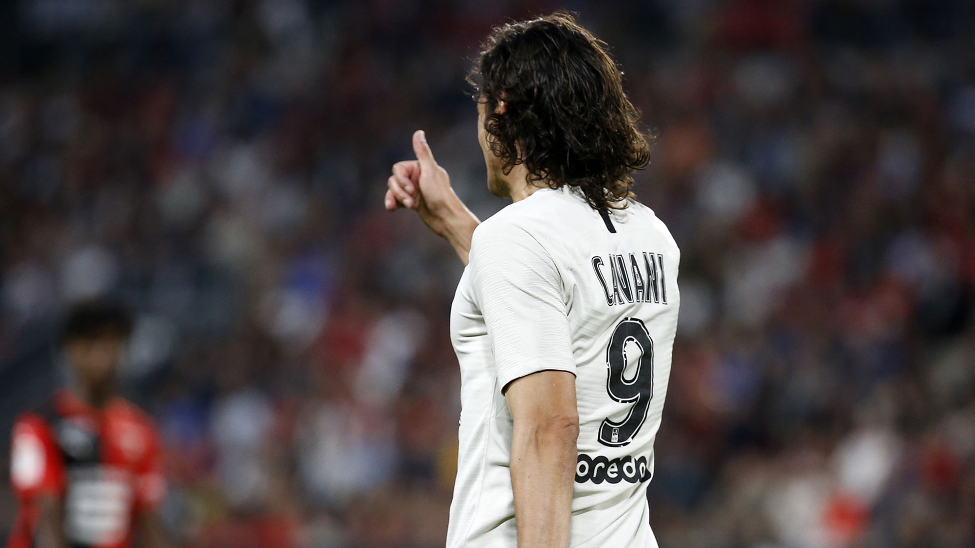 半岛体育官网-卡瓦尼入球帮助球队继续保持领先优势