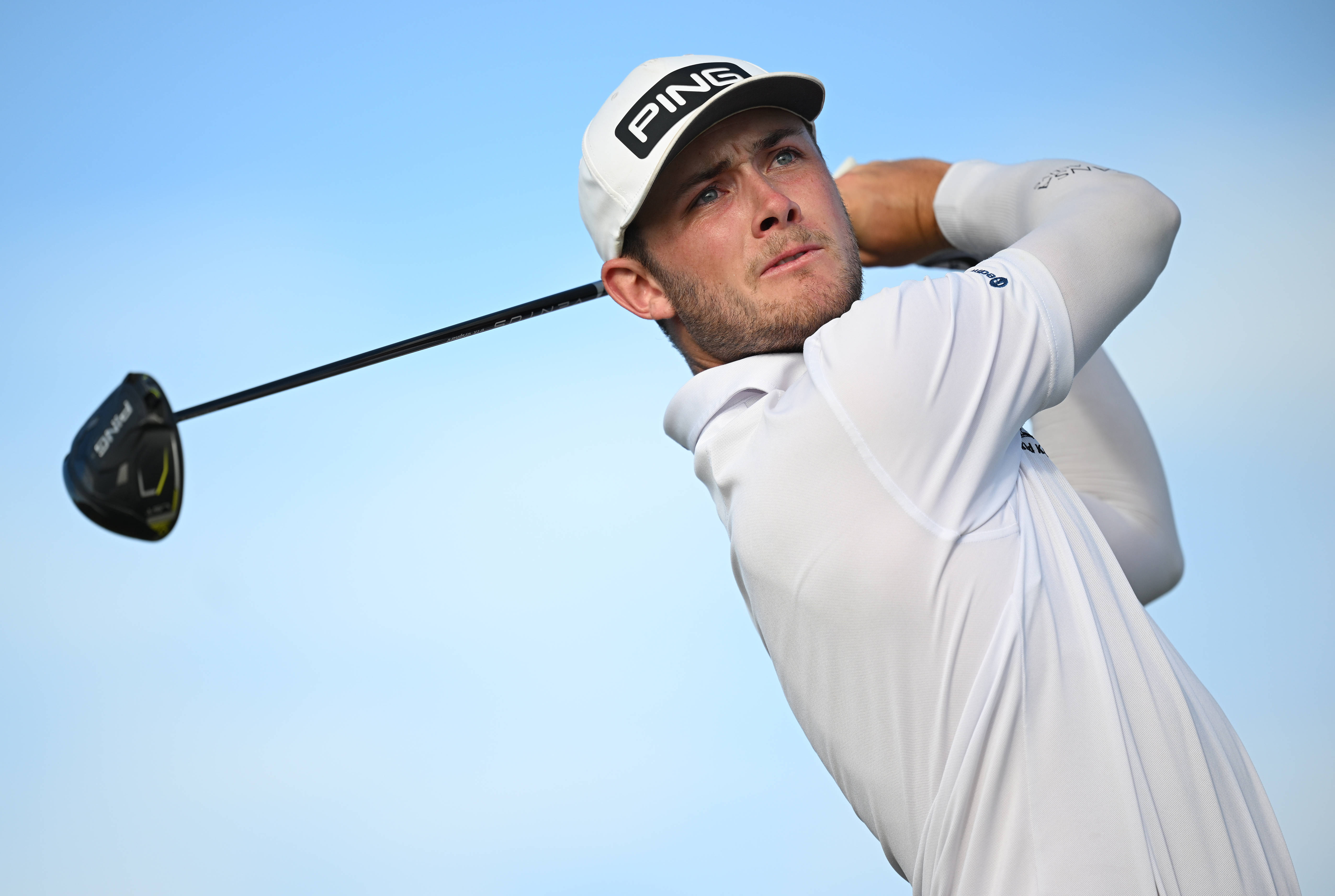 半岛体育app下载-球员斗志昂扬，全力以赴争夺胜利