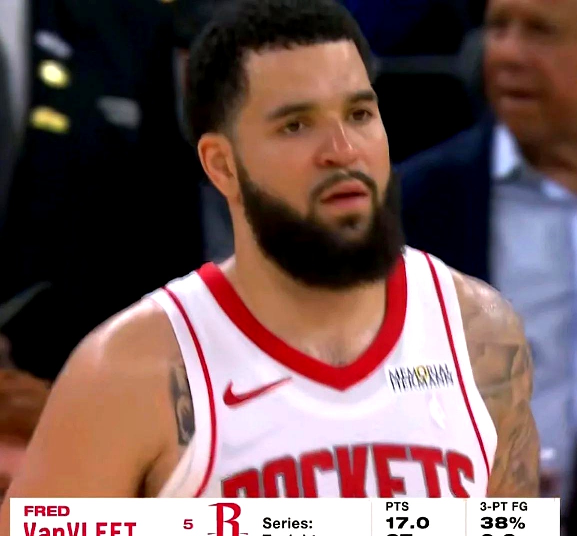 包含火箭队客场告捷，全队士气风发备战的词条