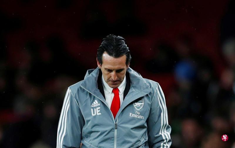 包含球队主教练遭遇困境，如何带领球队冲出困境的词条