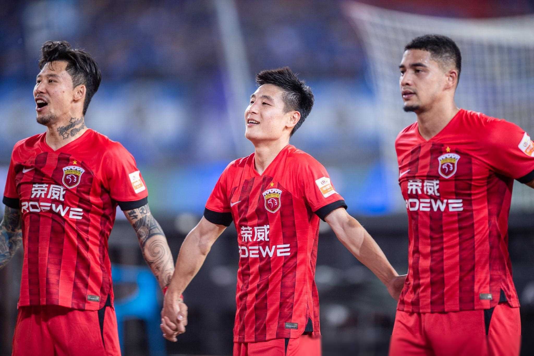 球队新引援表现出色，助力球队豪取连胜