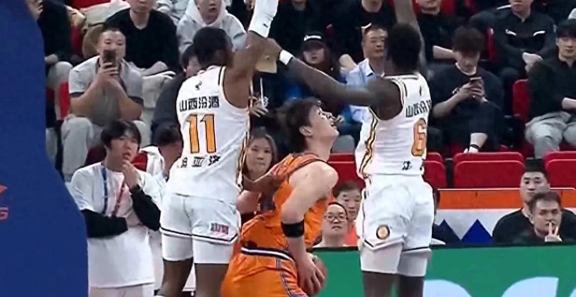 半岛体育视频-包含京沪对决，上海男篮惊险逆转北京队的词条