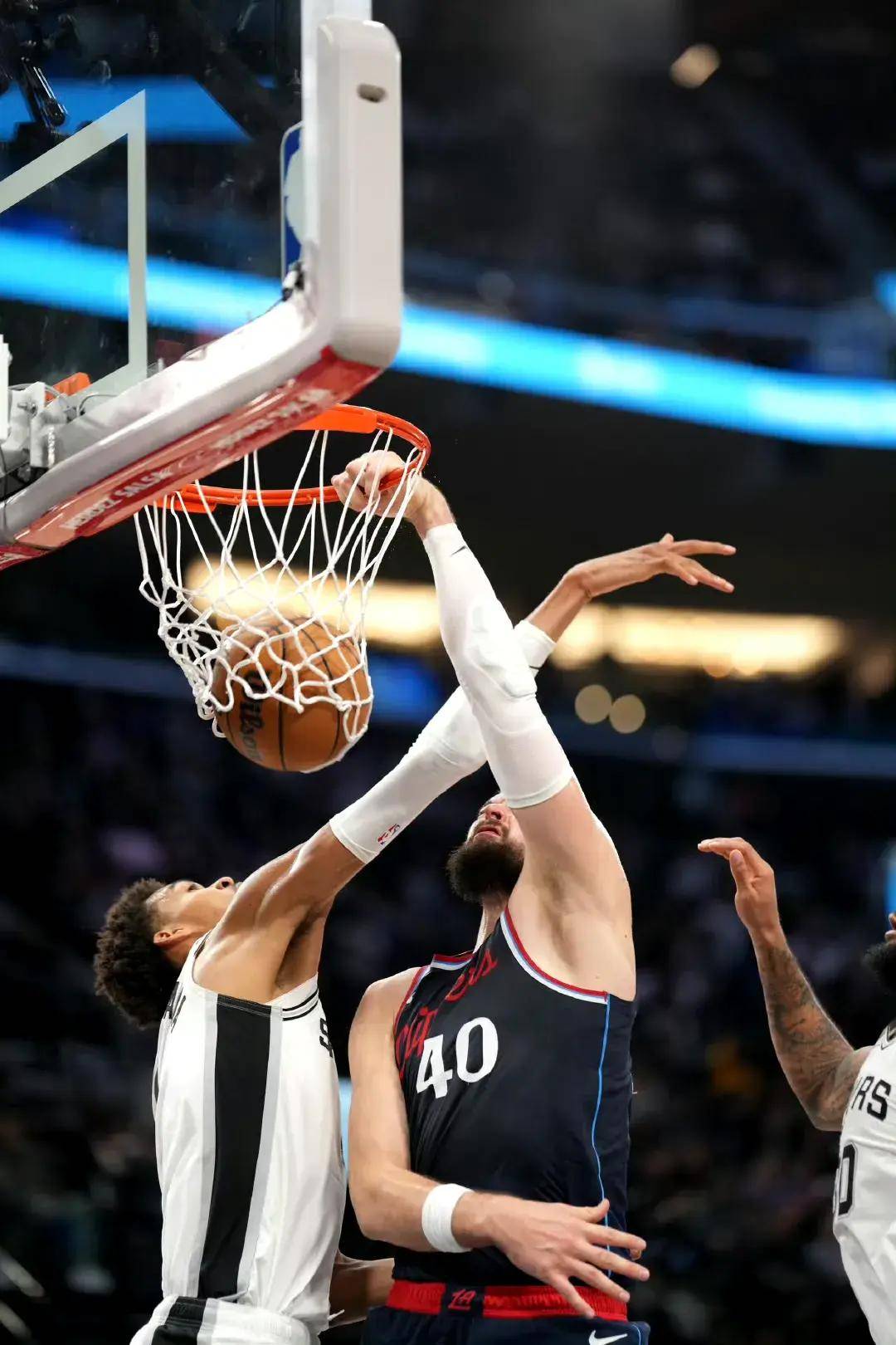 火箭逆转马刺，哈登砍下高分