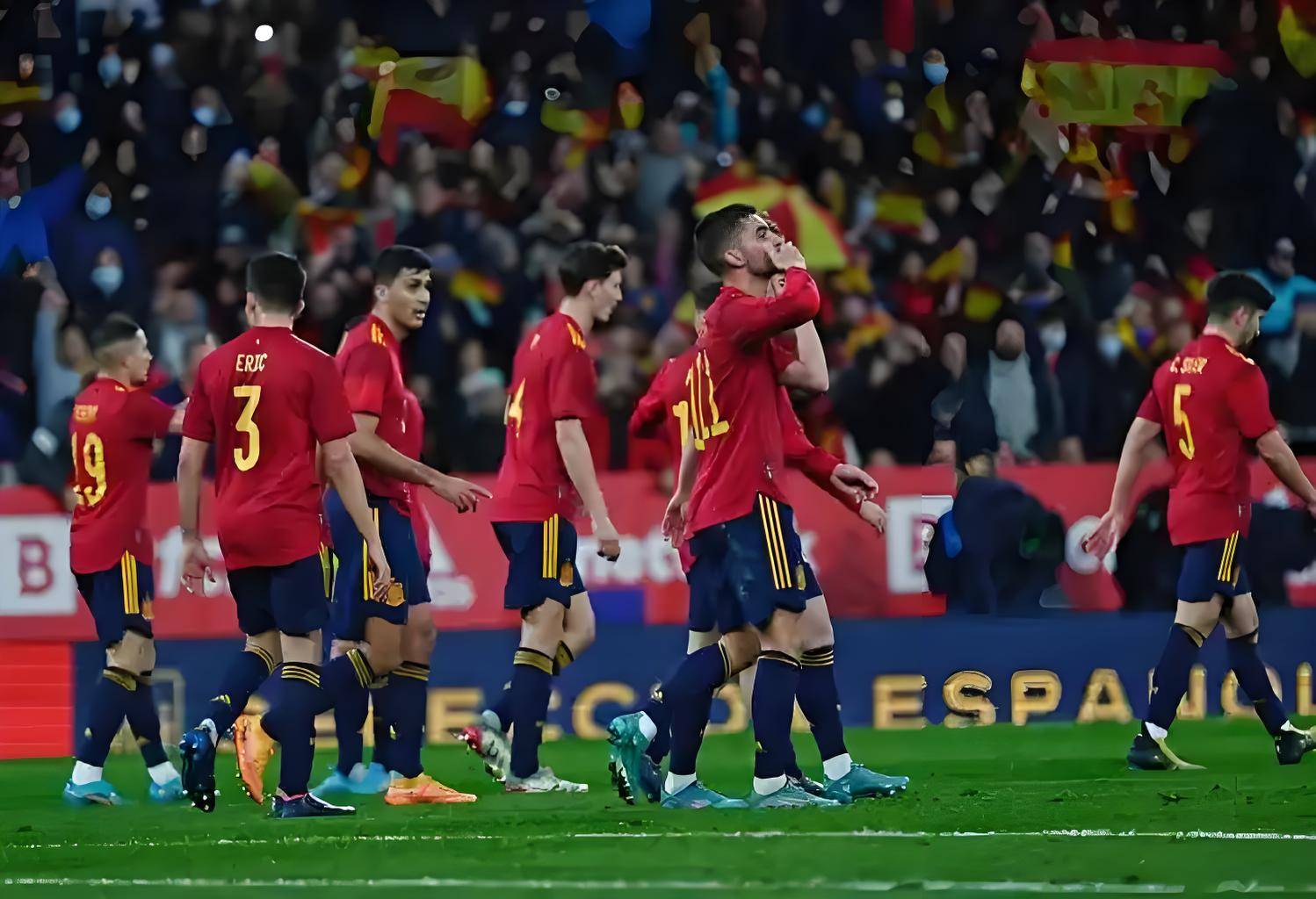 包含塞维利亚主场不敌马洛卡，遭遇两连败的词条